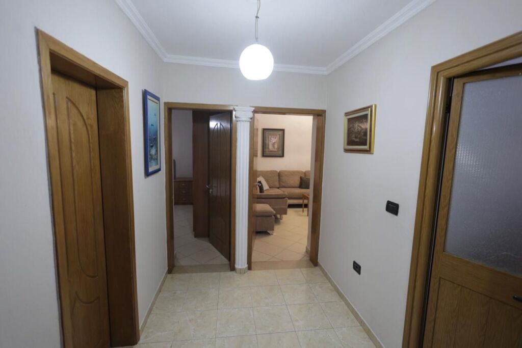 2+1, 2° piano esistente, prezzo 550 mila leke