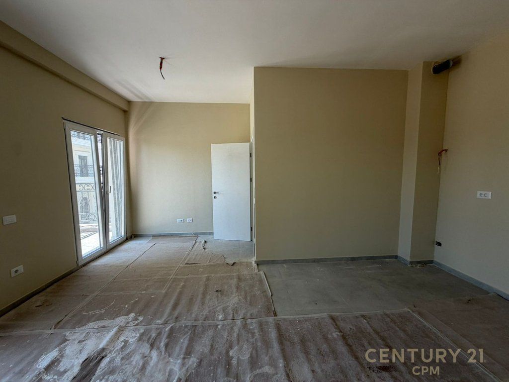 Apartment 1+1 For Sale at the Complex (PORTA E RE) !