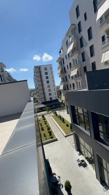 Affittasi ufficio appartamento 2+1+2 + veranda con una superficie di 100 m², nel complesso Green Harmony, Porcelan.