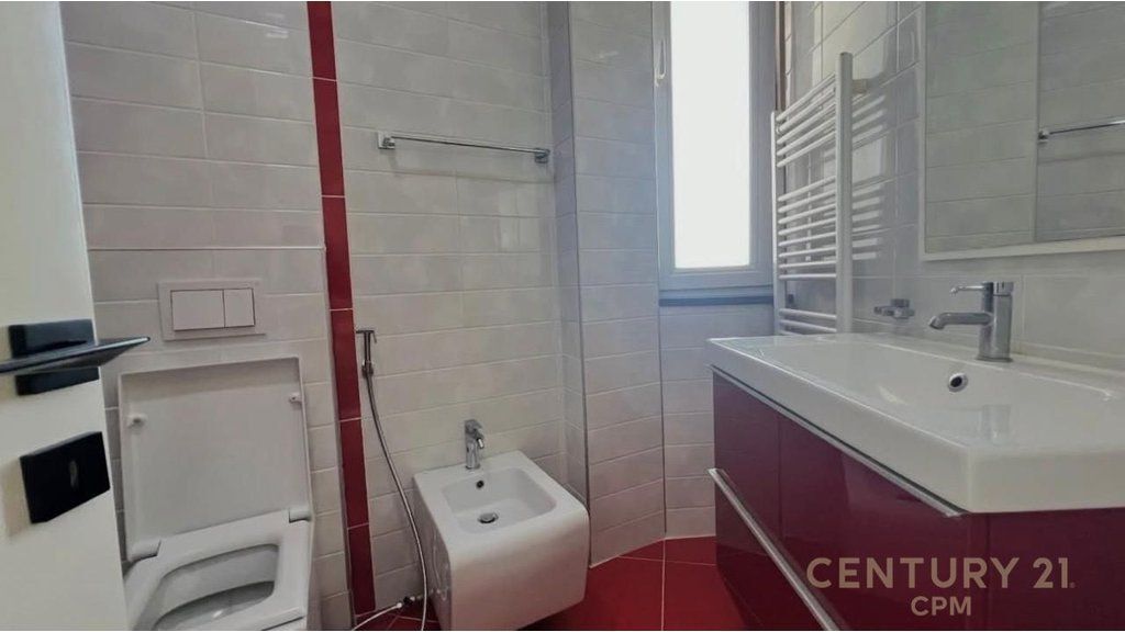 Apartment 2+1+2 for sale at Xhamia Kopshti Botanik 230000€ | 120 m²