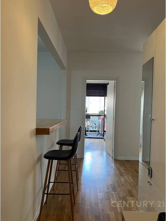 JEPET ME QIRA APARTAMENT 2+1+2+ POST PARKIMI TEK RRUGA E BARRIKADAVE