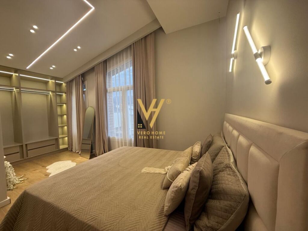 VILLA DI LUSSO SU TRE PIANI IN AFFITTO A TEG 6.500 EURO