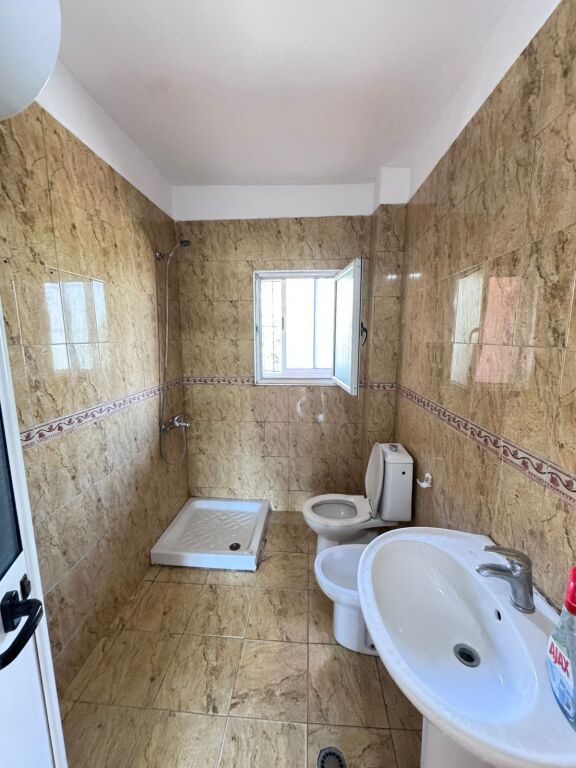 🏡 Appartamento 1+1 in Vendita in Via Irfan Tomini
