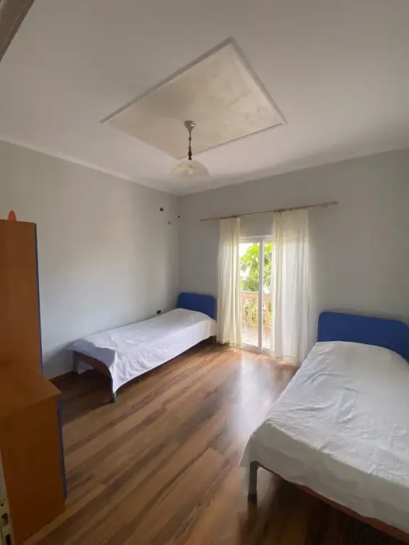 Qera | Apartament 3 + 1 | Rruga Xhebrahimet | 750 €/muaj