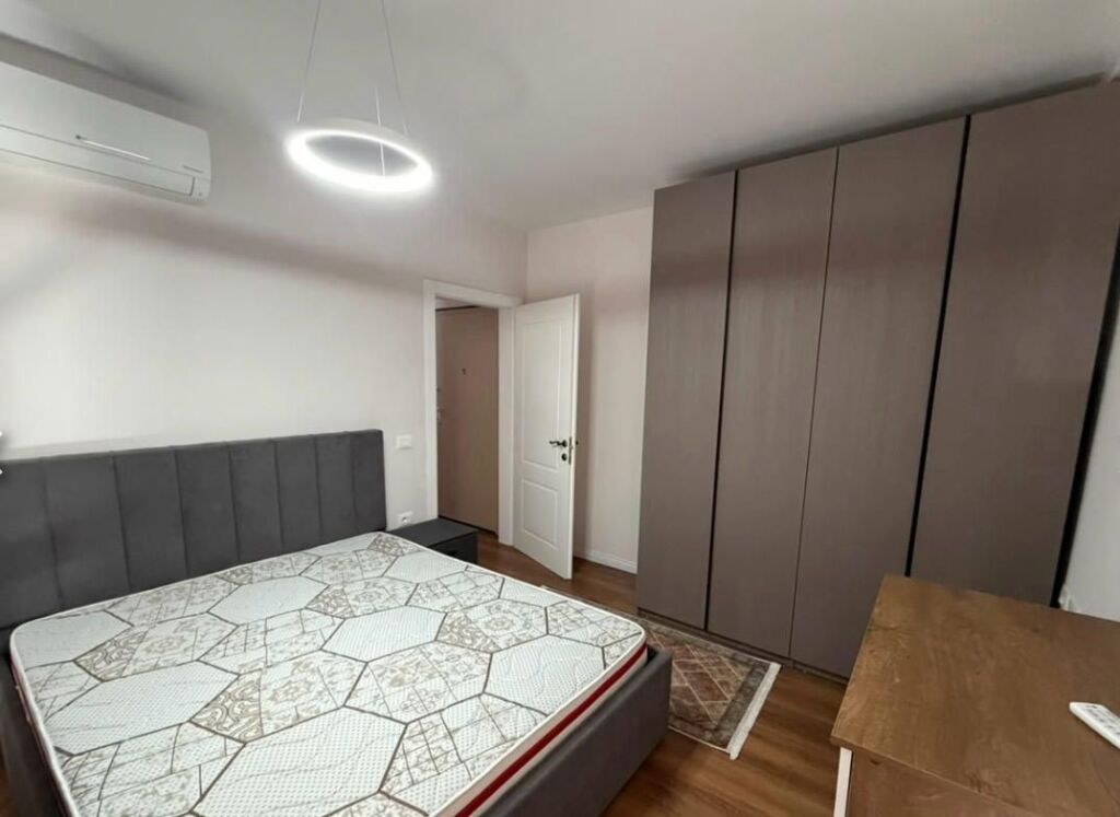 Apartament me qera 2+1 - 📍Rruga Barrikadave , prane bustit Vojo Kushi- 750 Euro