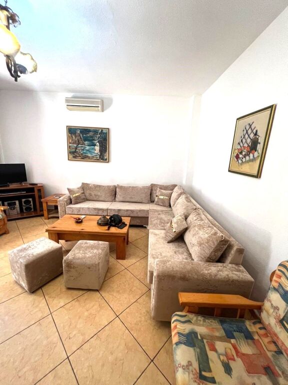 🏡 Jepet me Qera Apartament 2+1 tek Komuna e Parisit afer Big Market Dielli, 500 mije leke