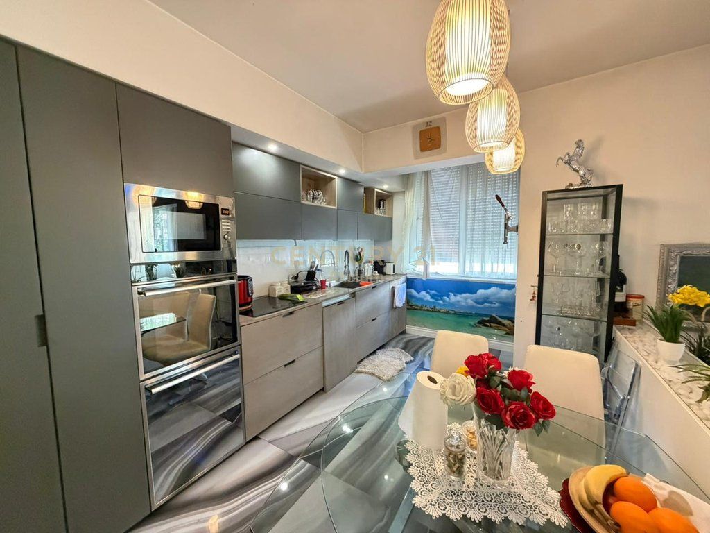 Apartment 3+1+2 for sale near the Paris Commune