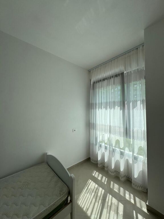 Appartamento in affitto 2+1+2- 📍5 Maggio, complesso New Garden - 500 mila lek