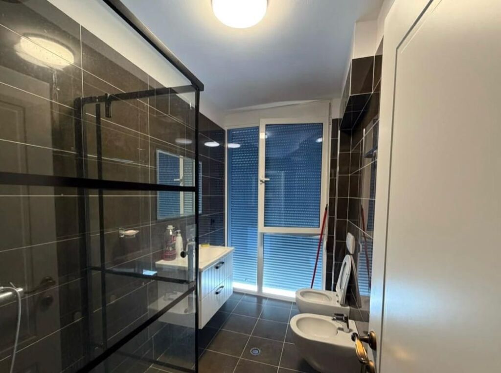 Apartament me qera 2+1 - 📍Rruga Barrikadave , prane bustit Vojo Kushi- 750 Euro