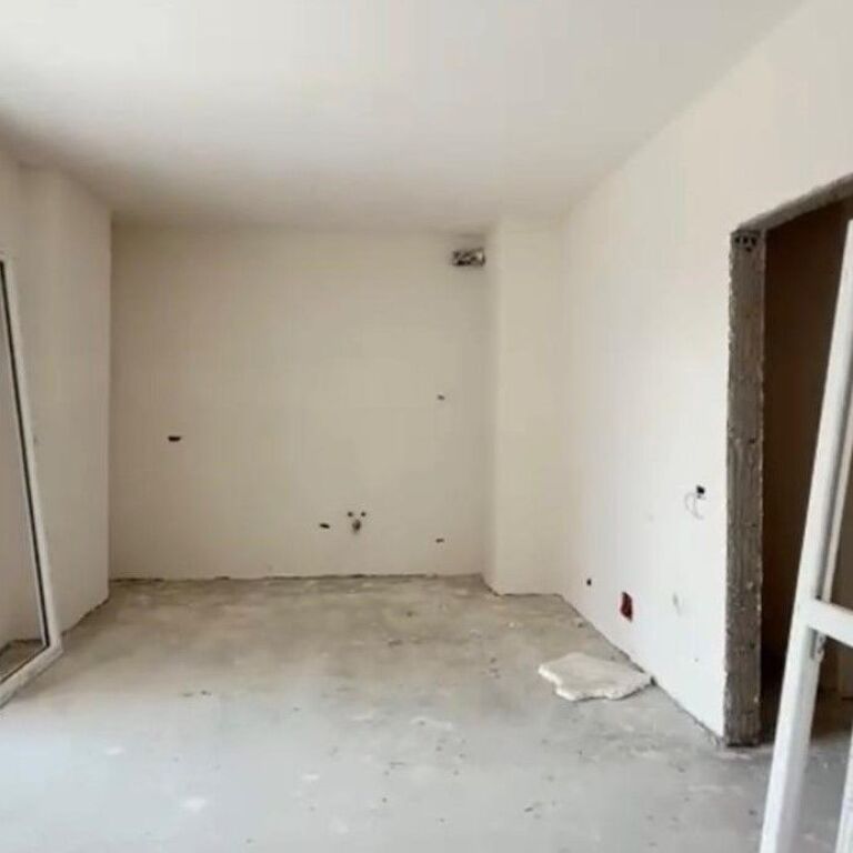 🏡 **Shitet Apartament 2+1+2 – Univers City** ✨