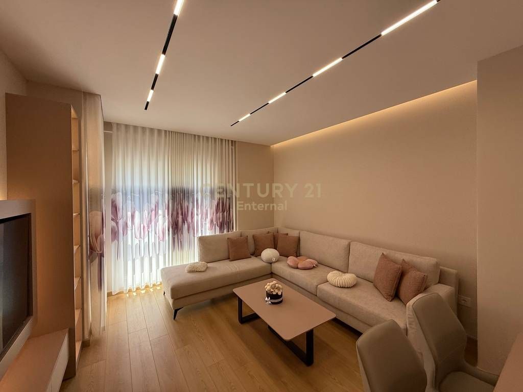 Apartment 2+1+Parking Space for rent at Zogu i Zi 1,000 € /Month