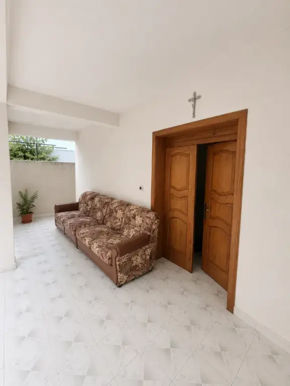 Sale | Vilë 3 + 1 | 500 m larg QSUT | 200000 €