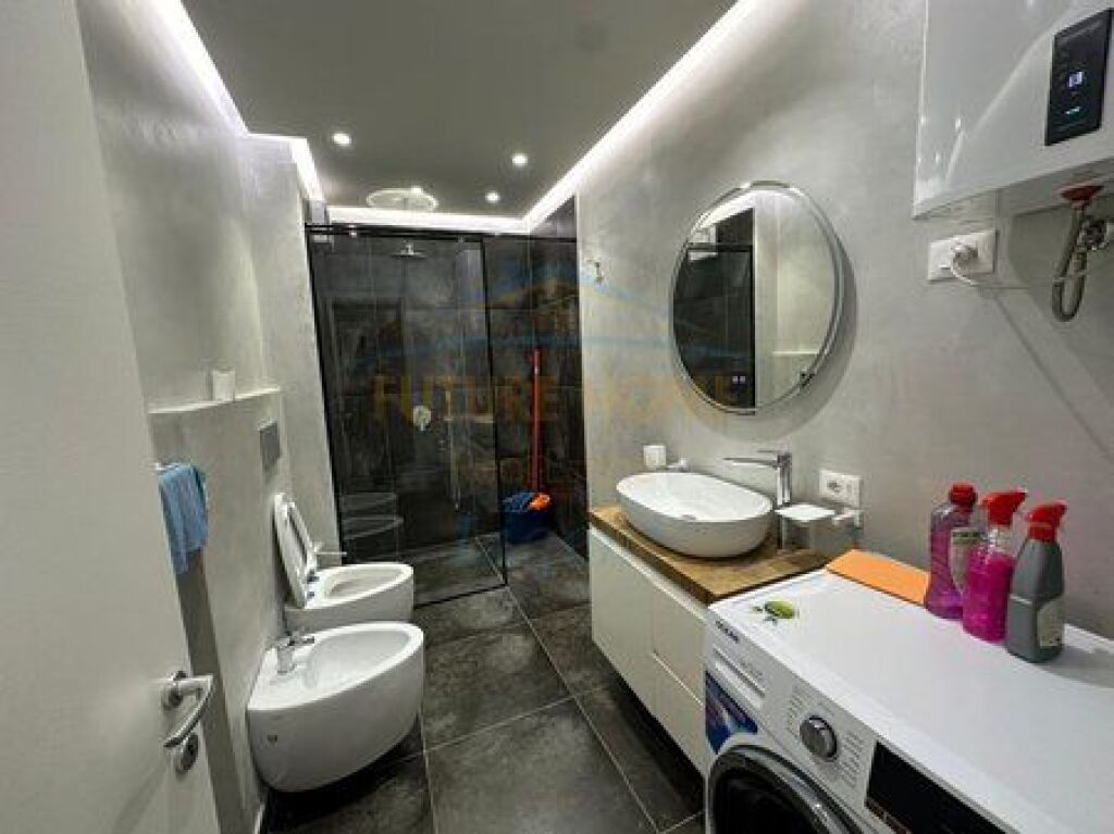Shitet, Apartament 1+1+Post Parkimi, Shkolla e Kuqe, Tirane