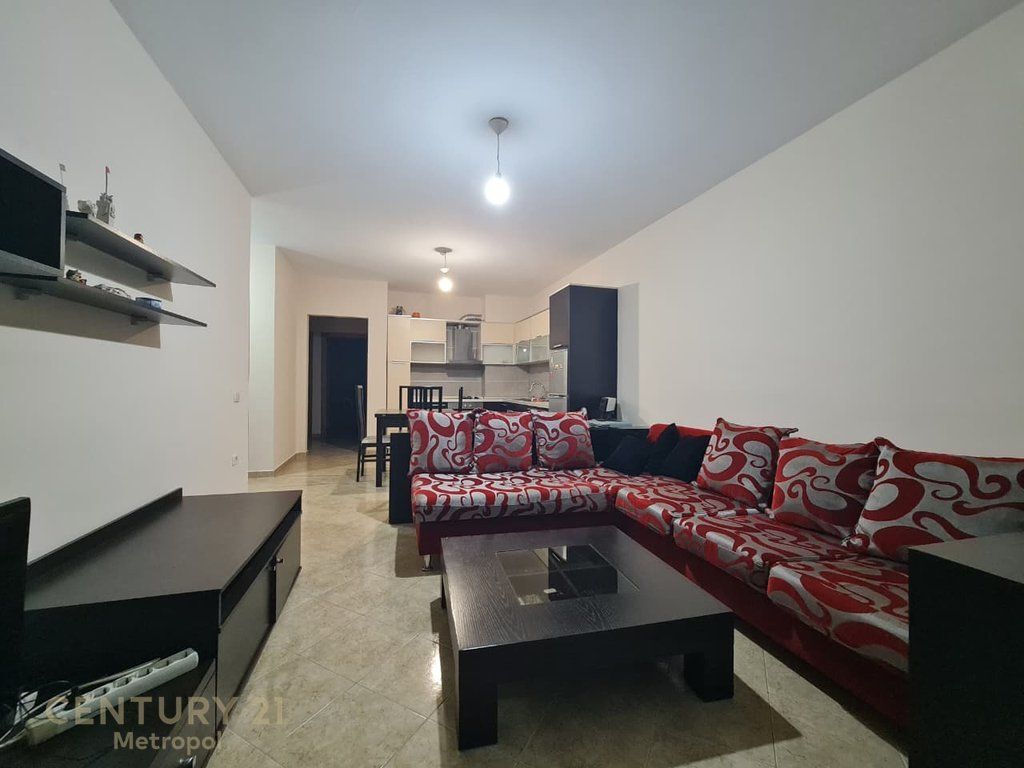 Shitet apartament 2+1 pallatet Çabej - Yzberisht