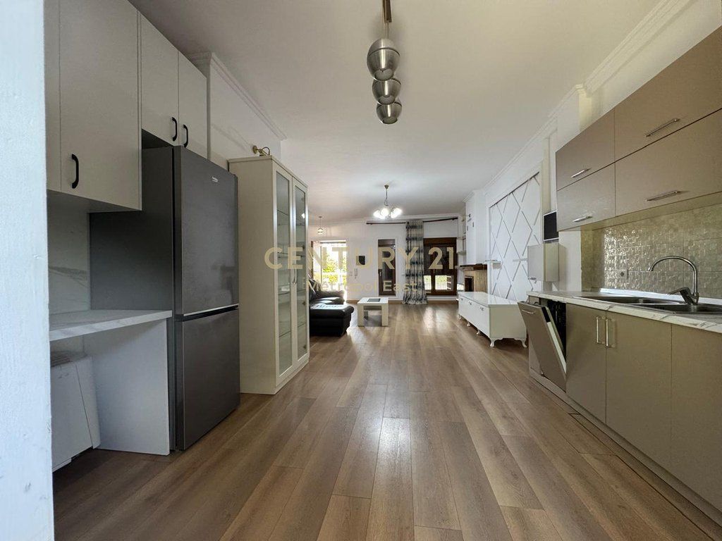 Villa Elegante su 3 Piani in Affitto vicino a TEG – Sicurezza, Comfort e Privacy