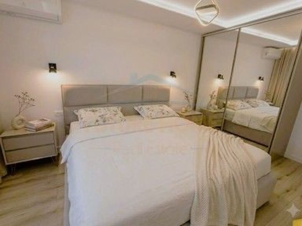 Shitet, Apartament 2+1, Brryli, Tiranë.
