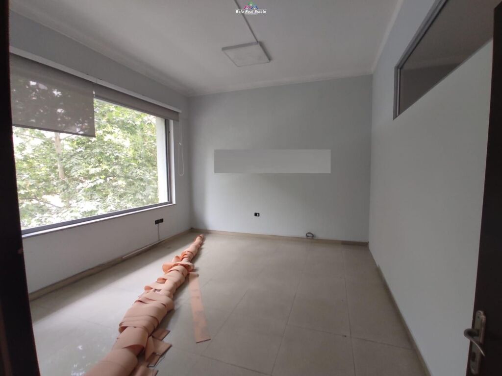 Zyre Me Qera Tek Rruga e Kavajes (ID BZ2345) Tirane.