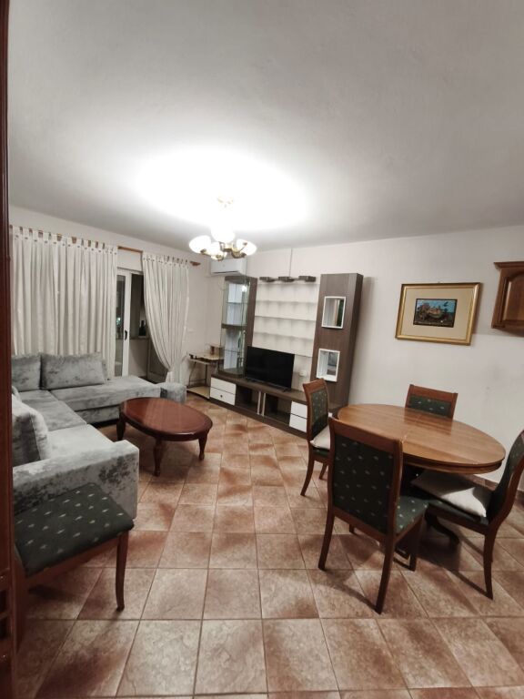 For rent "Commune of Paris"