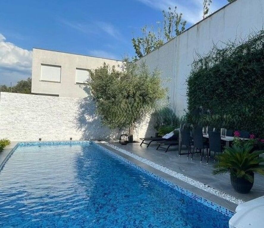 VENDESI, VILLA PREMIUM con PISCINA, RESIDENZA KODRA E DIELLIT 2‼️
