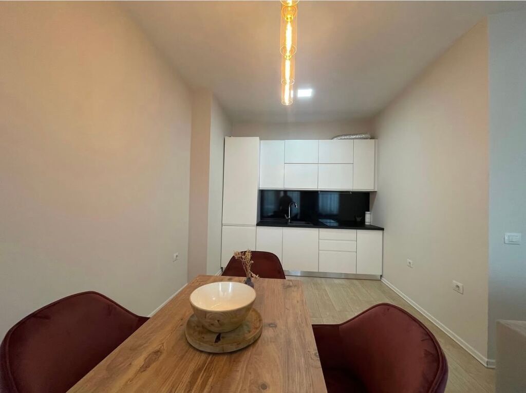 Apartament 2+1 per qira tek Rruga e Kosovareve.