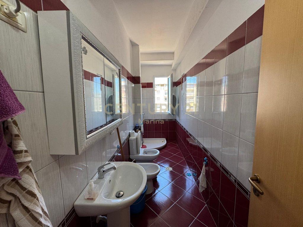 APARTAMENT 2+1+2 PER SHITJE,PRANE KONSULLATES ITALIANE ,NE LUNGOMARE!