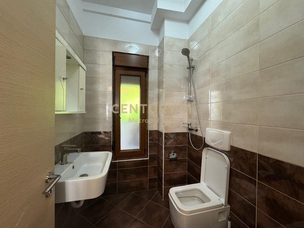Villa Elegante su 3 Piani in Affitto vicino a TEG – Sicurezza, Comfort e Privacy