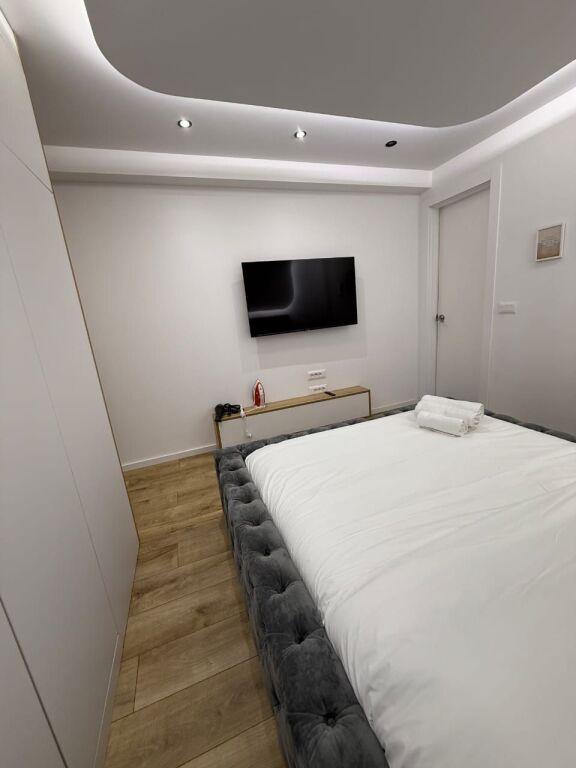 Grasoniere me qera - 📍21 Dhjetori, prane Vodafone - 550 mije leke