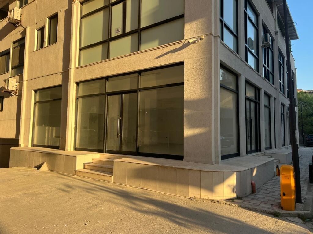 🚨 OKAZION DYQAN NË SHITJE  Mundësi ndarje për ambiente komerciale ose banimi 📍Bulevard, Vlorë