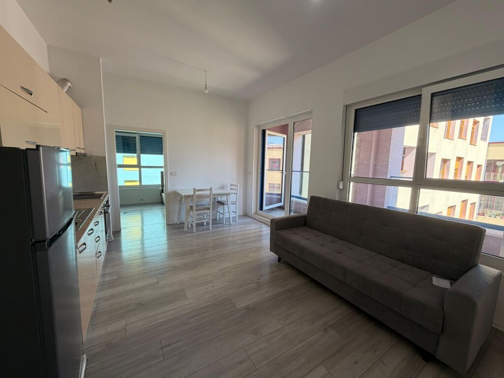 Jepet apartement 1+1 me qira tek Kompleksi Mangalem , Rruga Ali Demi .