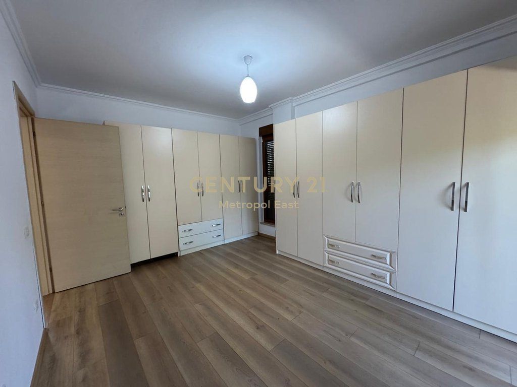 Villa Elegante su 3 Piani in Affitto vicino a TEG – Sicurezza, Comfort e Privacy
