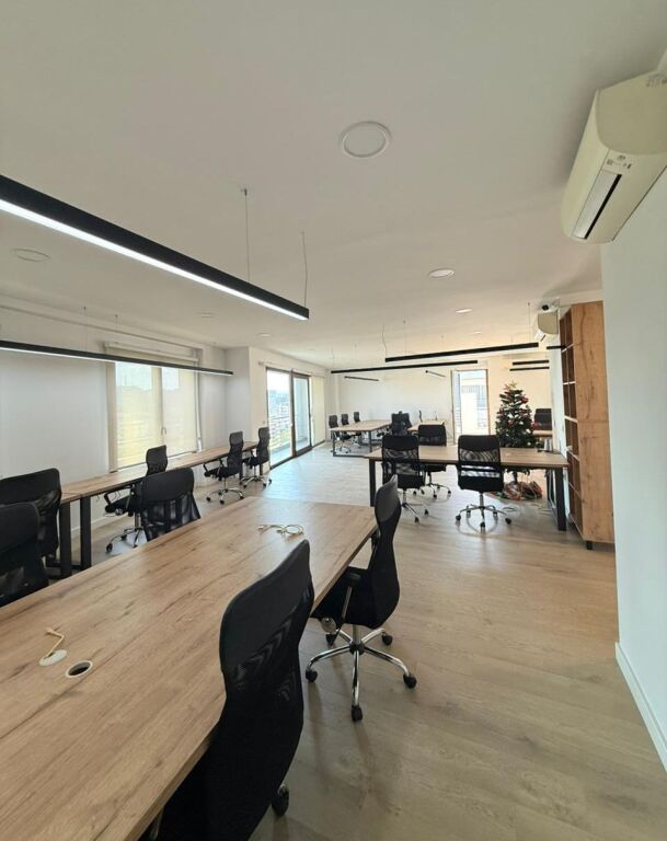 🏢 AMBIENTE UFFICIO OPEN SPACE IN AFFITTO PRESSO DELIJORGJI