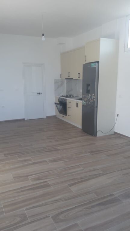 Apartament 1+1. 30000 leke Laprak