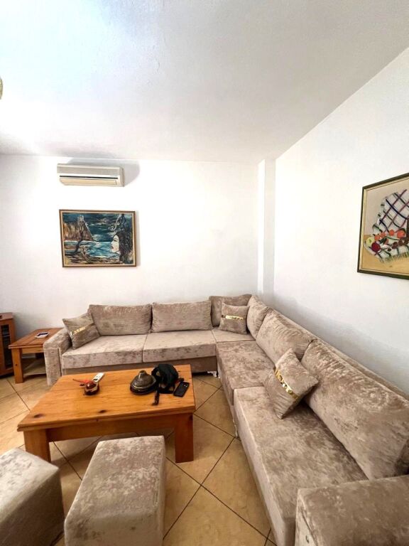 🏡 Jepet me Qera Apartament 2+1 tek Komuna e Parisit afer Big Market Dielli, 500 mije leke