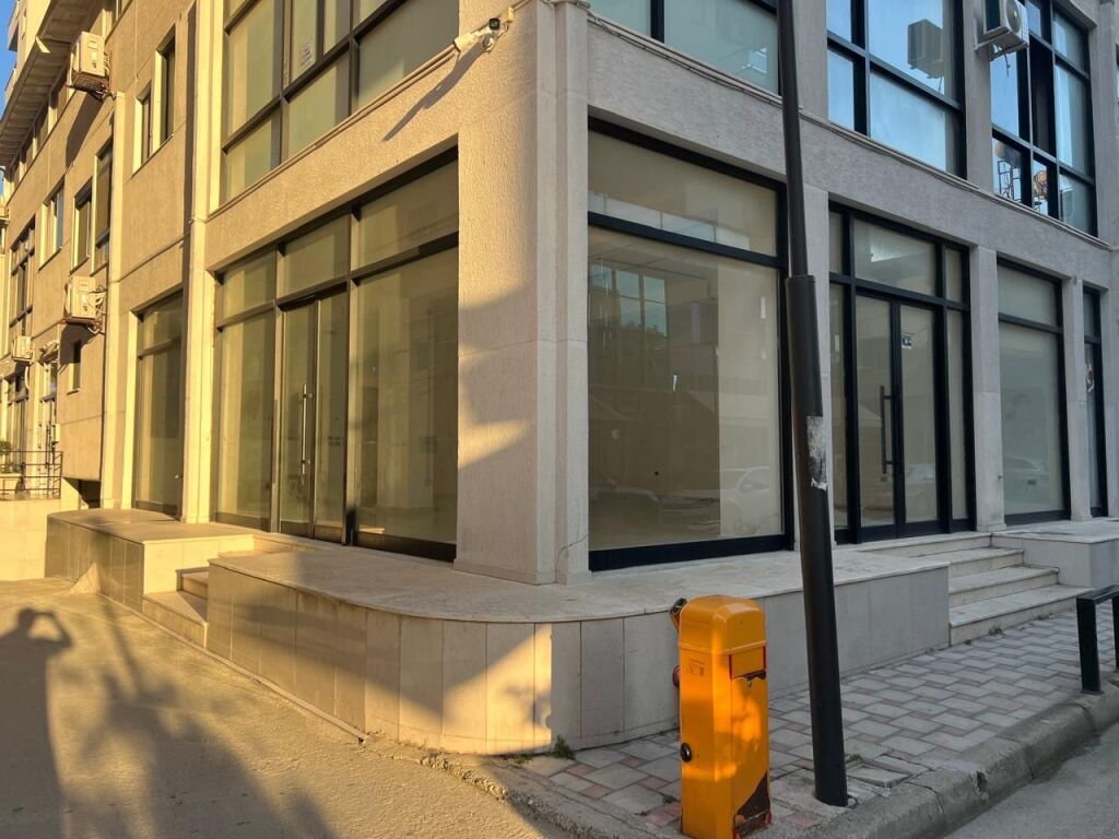 🚨 OKAZION DYQAN NË SHITJE  Mundësi ndarje për ambiente komerciale ose banimi 📍Bulevard, Vlorë