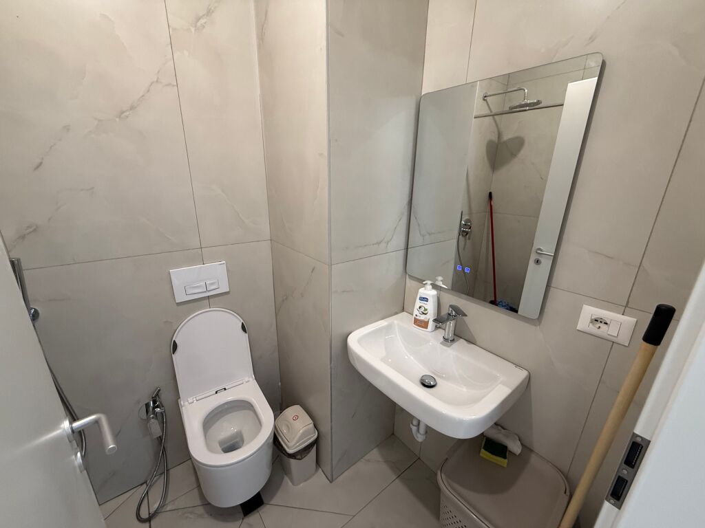 📣 AFFITTO SUPER Appartamento 1+1 📍 Complesso Kadiu, Ali Dem 🛣️ Via “Pasho Hysa” ✨
