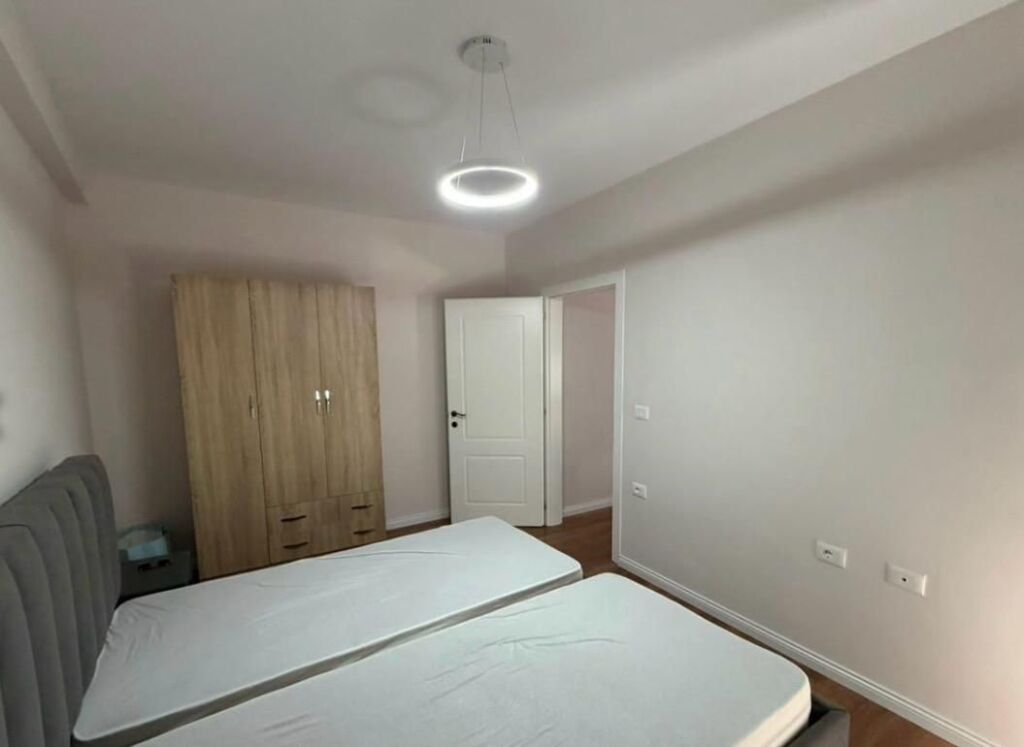Apartament me qera 2+1 - 📍Rruga Barrikadave , prane bustit Vojo Kushi- 750 Euro
