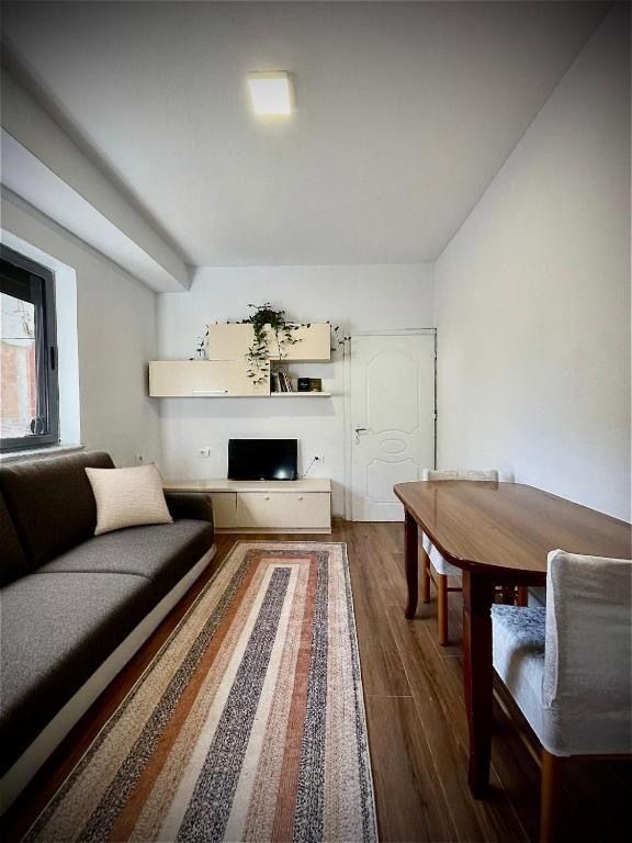 Apartament 1+1 te ATSH , rruga Vllazen Huta