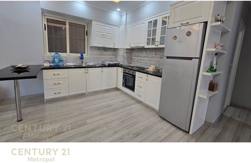 Shitet apartament 2+1 ne Fresk, ne fillim te rruges Dalip Topi!