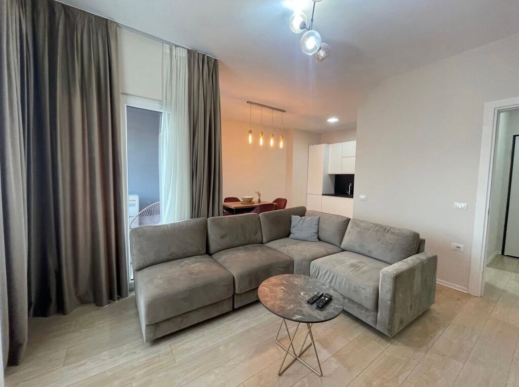 Apartament 2+1 per qira tek Rruga e Kosovareve.