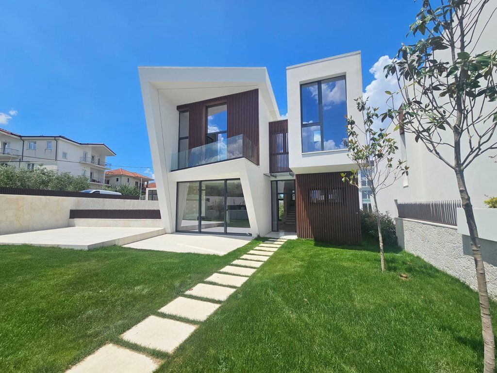 VILË MODERNE PËR SHITJE – MJULL -BATHORE, TIRANË!