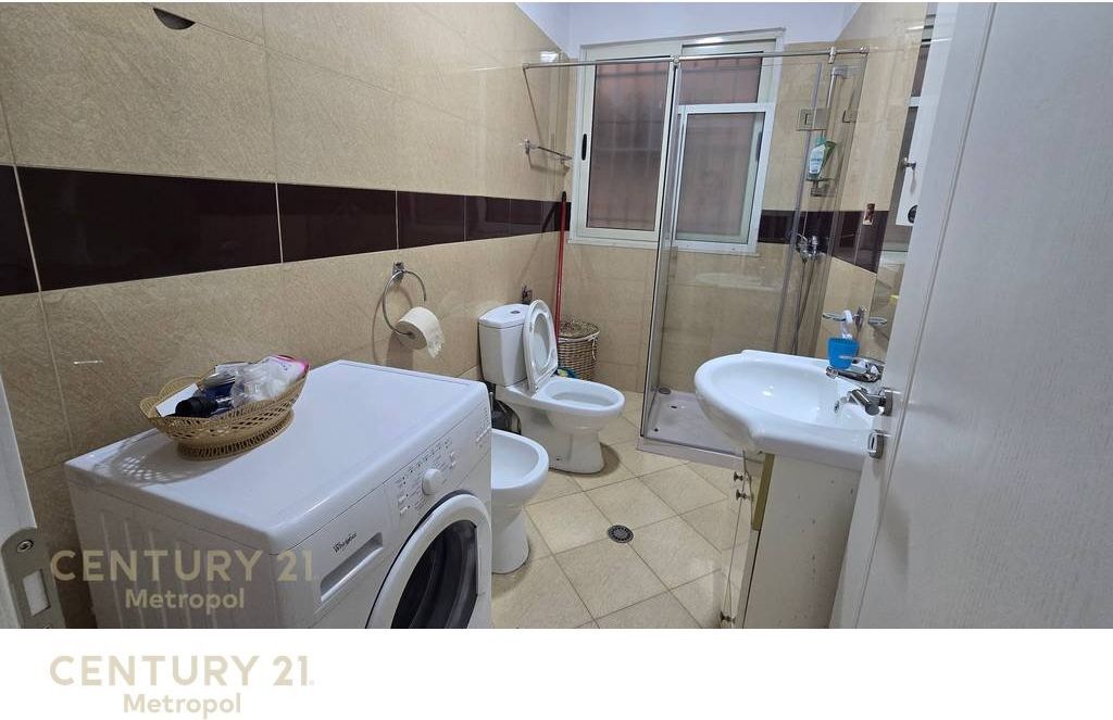 Shitet apartament 2+1 ne Fresk, ne fillim te rruges Dalip Topi!