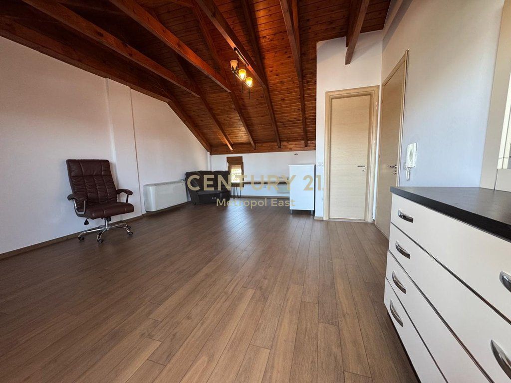 Villa Elegante su 3 Piani in Affitto vicino a TEG – Sicurezza, Comfort e Privacy