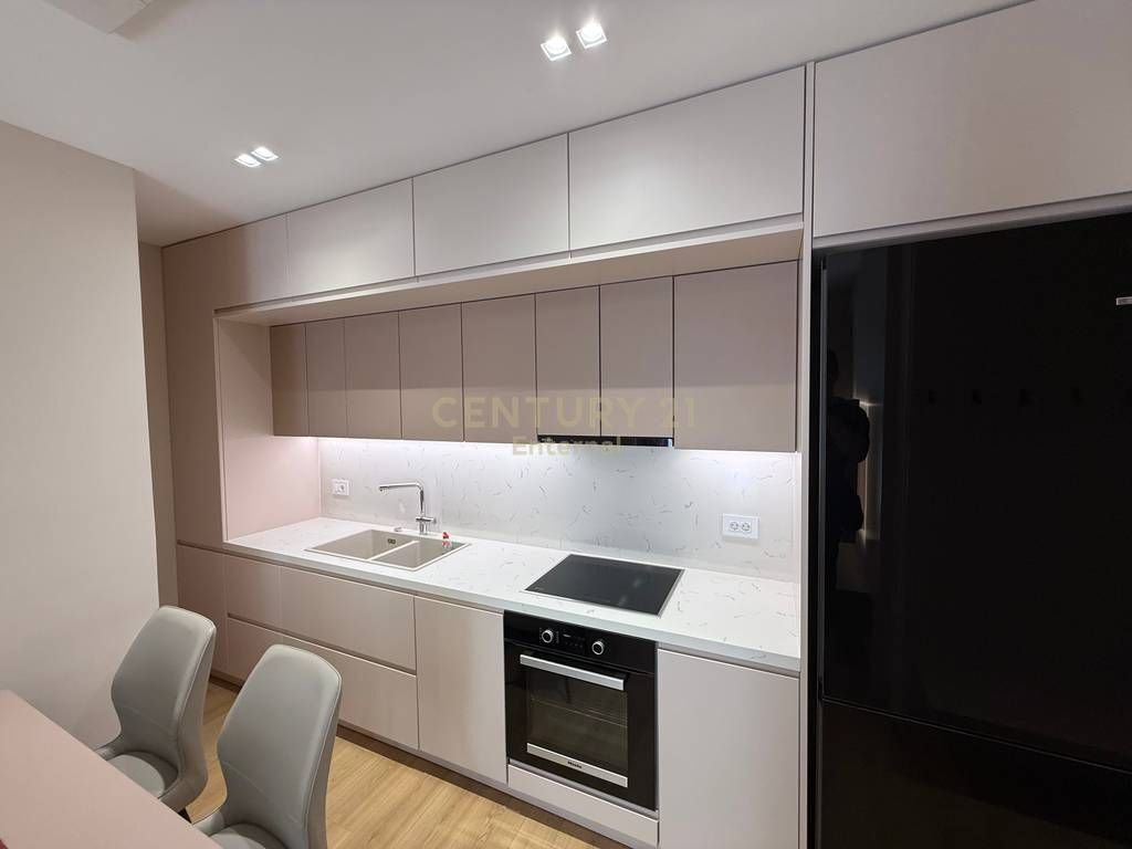 Apartment 2+1+Parking Space for rent at Zogu i Zi 1,000 € /Month