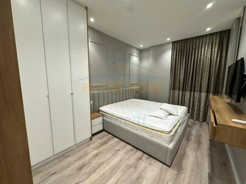 Shitet, Apartament 1+1+Post Parkimi, Shkolla e Kuqe, Tirane