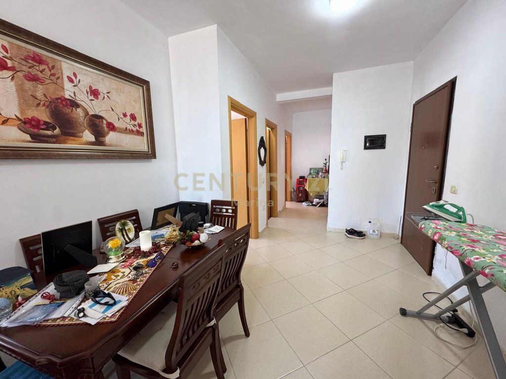 APARTAMENT 2+1+2 PER SHITJE,PRANE KONSULLATES ITALIANE ,NE LUNGOMARE!