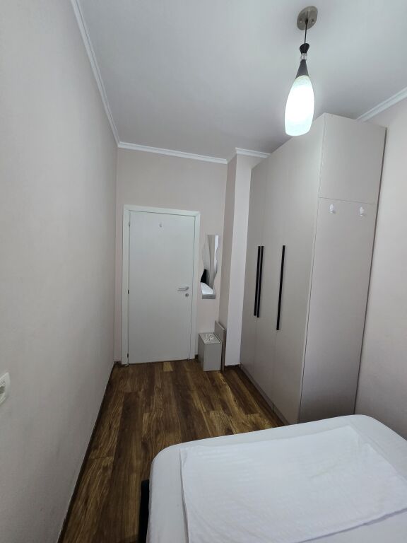 Jepet apartament me qera 2+1 ne qender