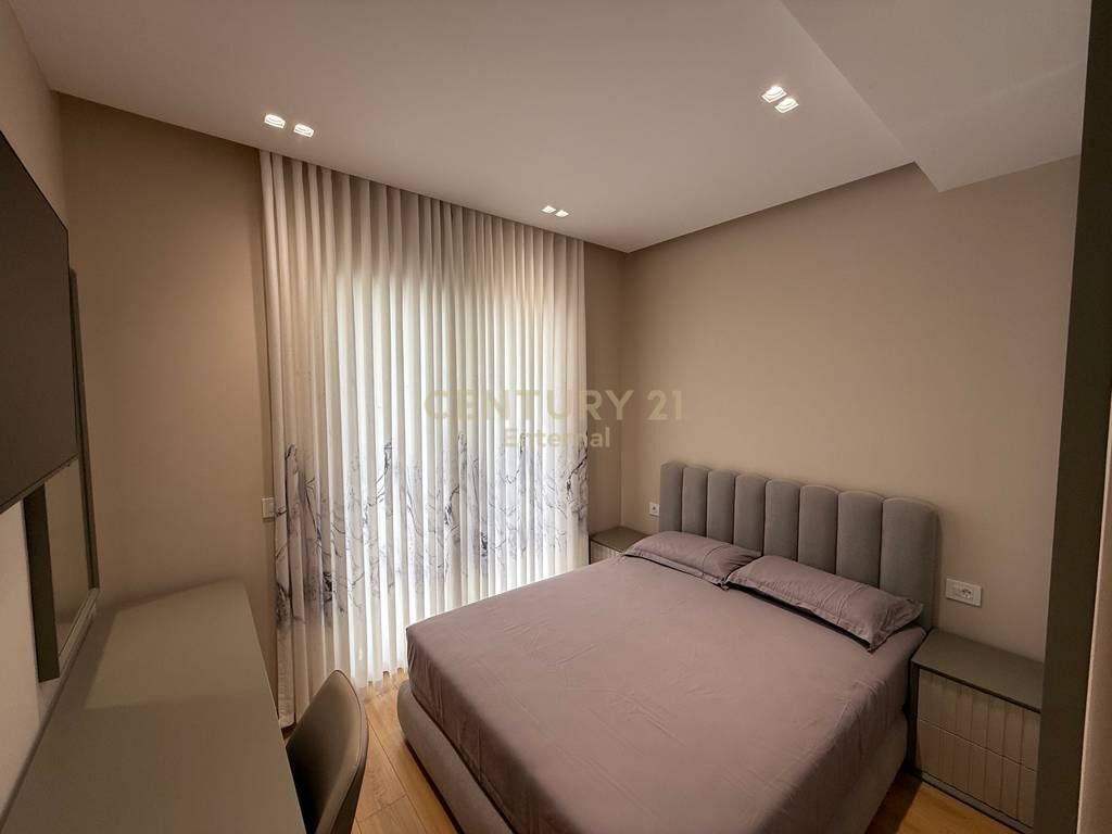Apartment 2+1+Parking Space for rent at Zogu i Zi 1,000 € /Month