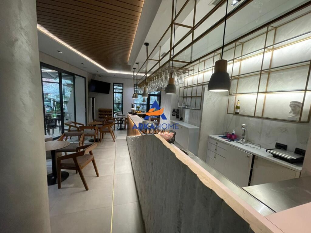 LOCALE IN AFFITTO PRESSO IL COMPLESSO MAGNET 260M2 1500 EURO NETTI