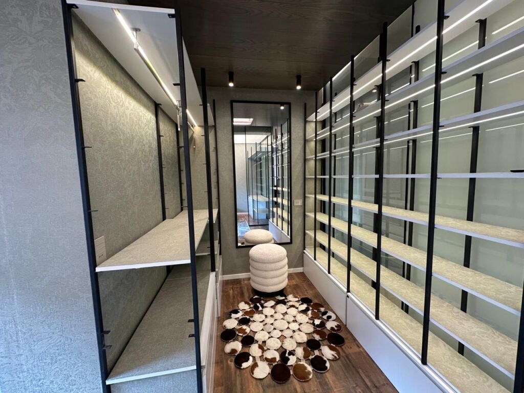 APARTAMENT LUKSOZ PER SHITJE TEK AMBASADOR 3