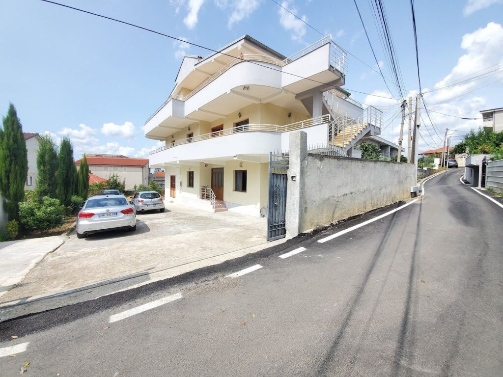 Jepet me qera Apartament 2+1+2 ne Sauk/ Zone Vilash.